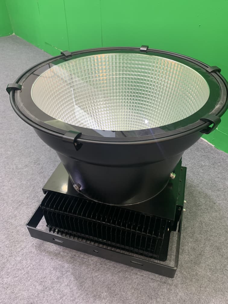 đĄ Projecteur LED avec Support 180° â 1100 Lumens - PRIX SUR DEMANDE